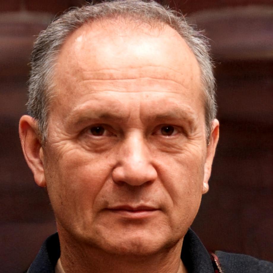 Yaratıcı direktör Ahmet Demir portresi